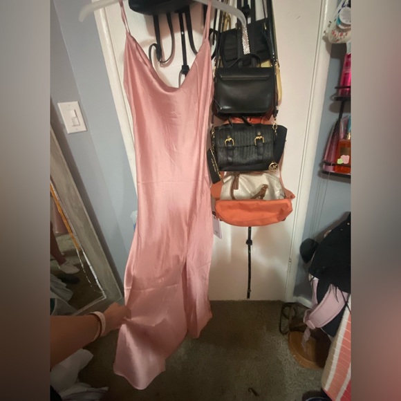 Light pink Windsor long dress with slit - Picture 3 of 3